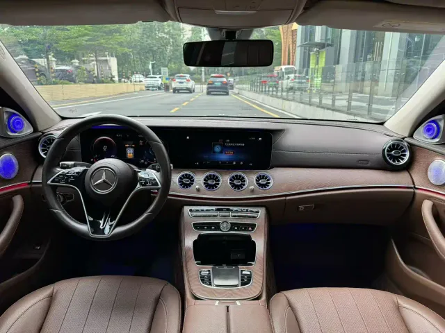 Mercedes-Benz E-Class — Фото автомобиля 16