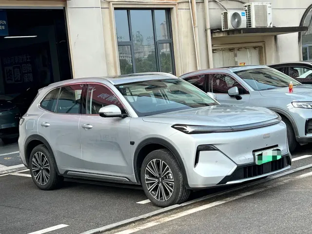 Geely Galaxy Starship 7 EM-i — Фото автомобиля 3