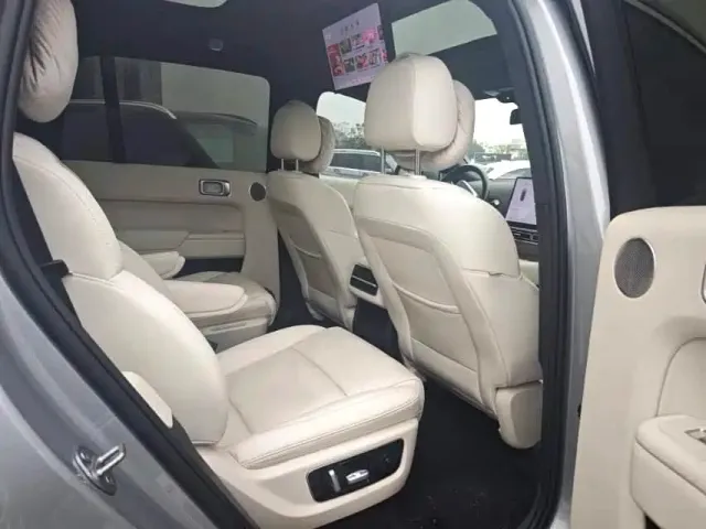 Li Auto L8 — Фото автомобиля 6