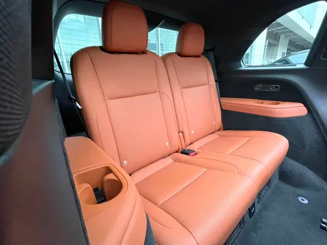 Li Auto L8 — Фото автомобиля 4