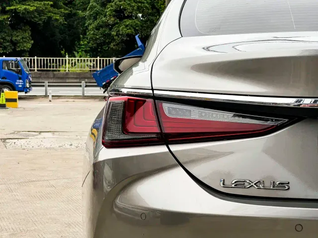 Lexus ES — Фото автомобиля 6