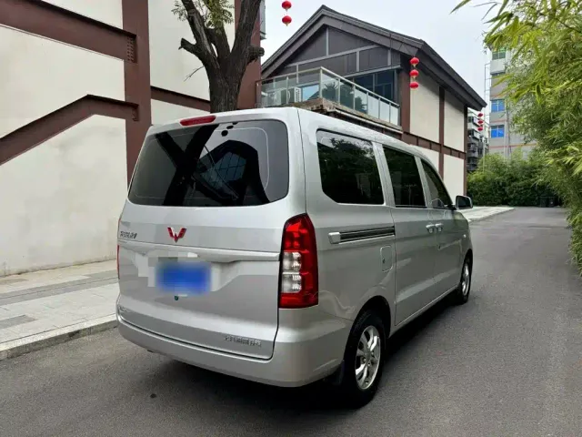 Wuling Hongguang V — Фото автомобиля 6