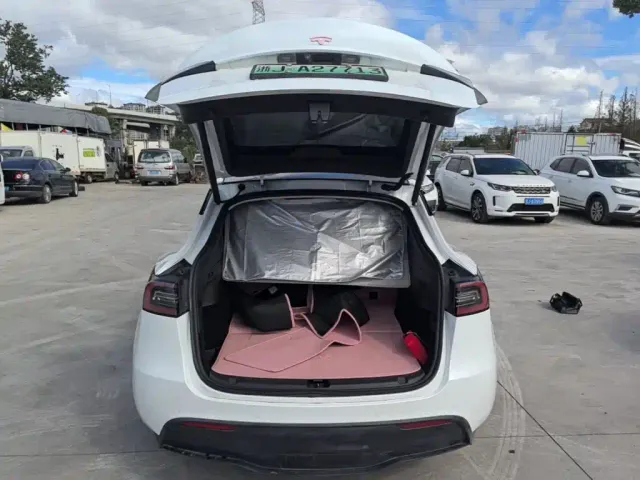 Tesla Model Y — Фото автомобиля 18
