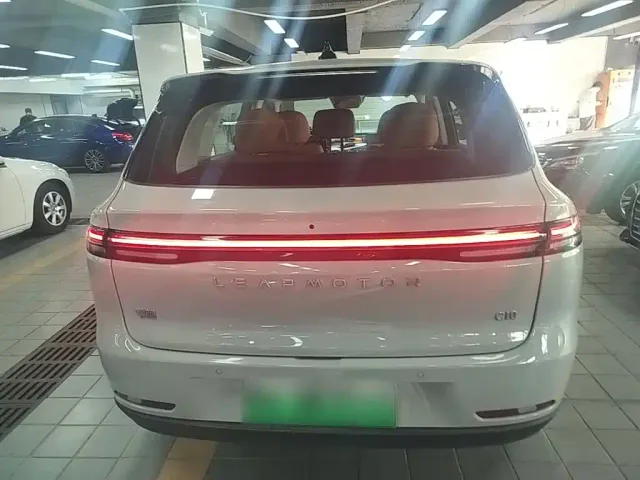 Leapmotor C10 — Фото автомобиля 5