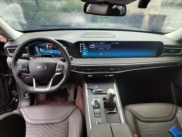 Ford Explorer — Фото автомобиля 12