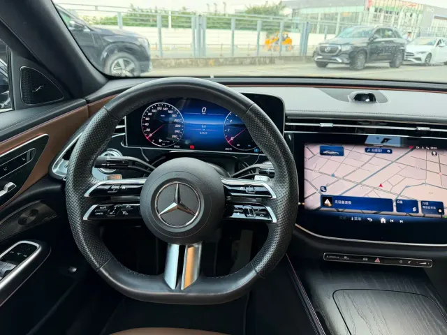 Mercedes-Benz E-Class — Фото автомобиля 24