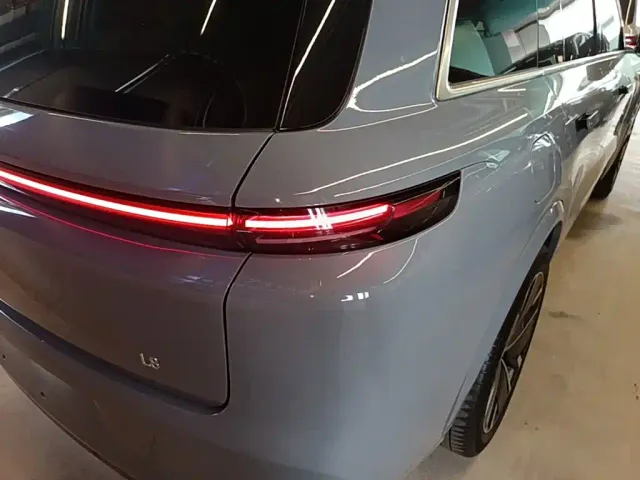 Li Auto L8 — Фото автомобиля 7