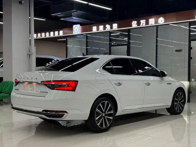 Skoda Superb — Фото автомобиля 21