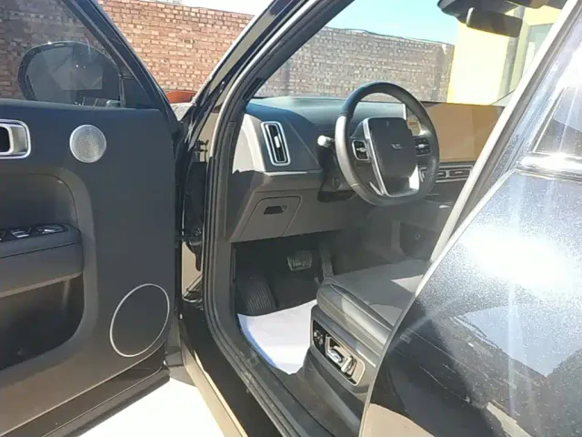 Li Auto L7 — Фото автомобиля 15
