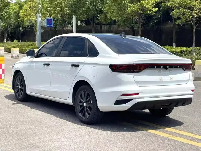 Geely Emgrand — Фото автомобиля 7