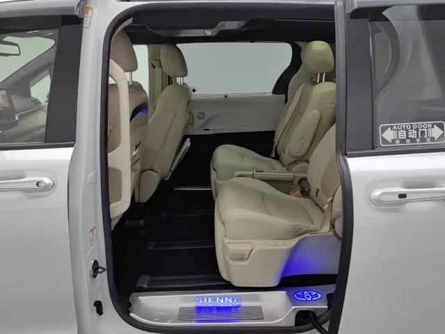 Toyota Sienna — Фото автомобиля 15