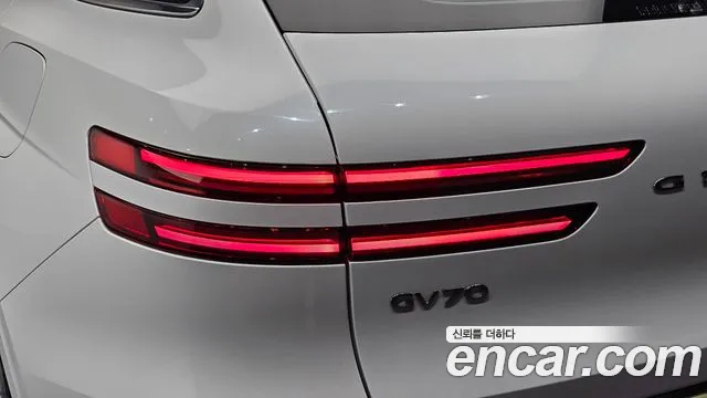 Genesis GV70 2.5T Бензин AWD — Фото автомобиля 18