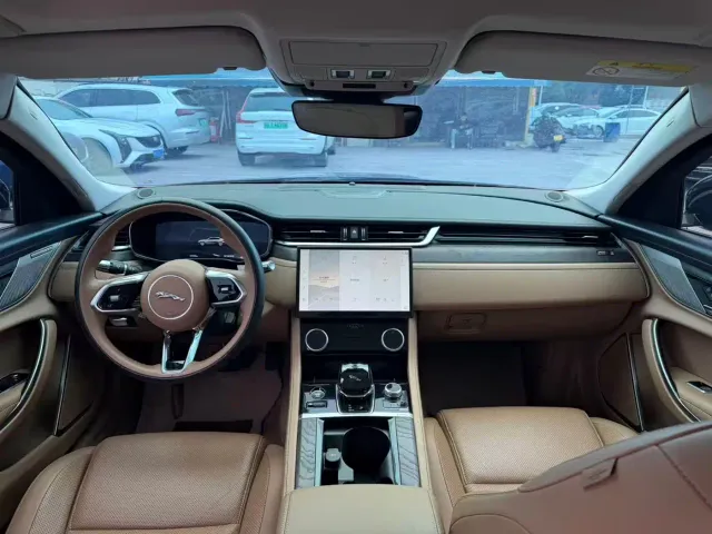 Jaguar XFL — Фото автомобиля 5