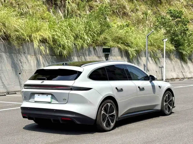 Nio ET5 Touring — Фото автомобиля 8