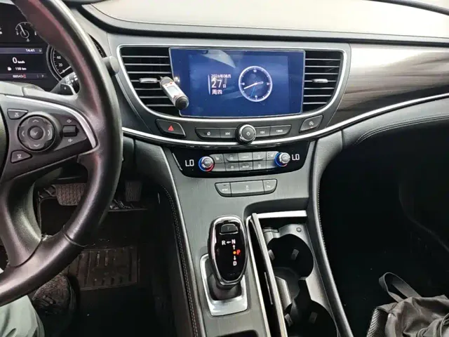 Buick LaCrosse — Фото автомобиля 12