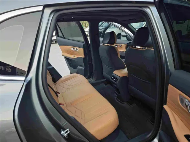 Geely Galaxy Starship 7 EM-i — Фото автомобиля 10