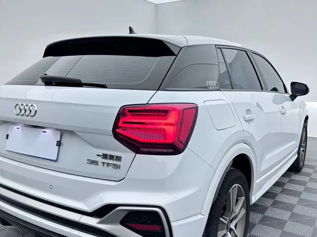 Audi Q2L — Фото автомобиля 9