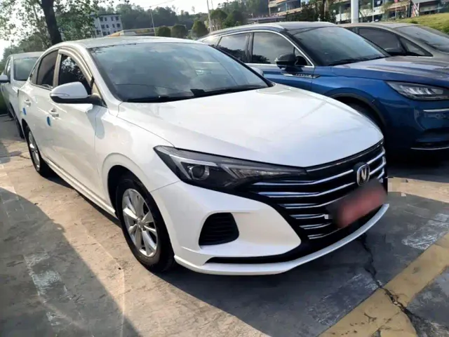Changan Eado — Фото автомобиля 3