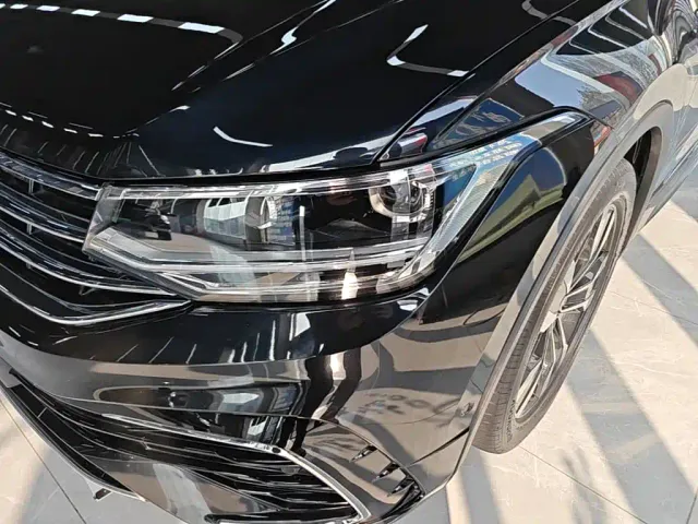 Volkswagen Tiguan L — Фото автомобиля 23