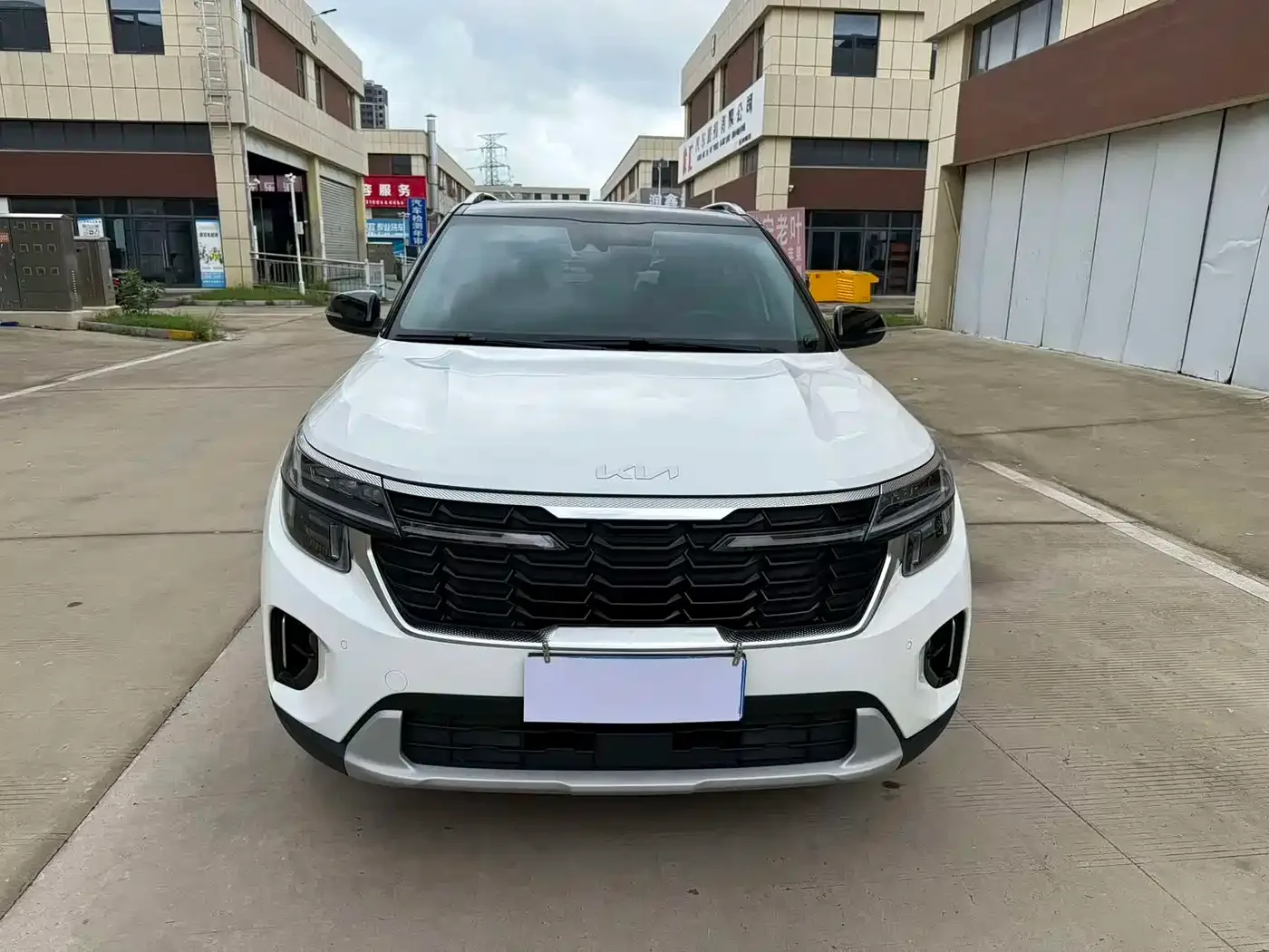 Kia Seltos 2023 1.5L CVT Luxury Edition — Фото автомобиля 2