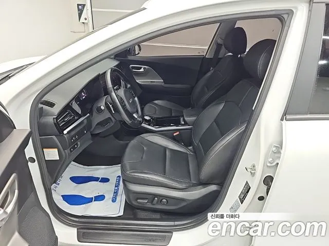 Kia Niro — Фото автомобиля 11