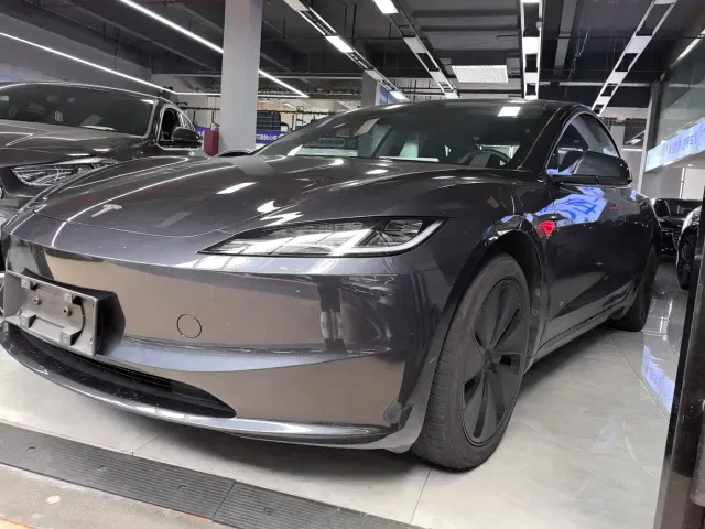 Фотография автомобиля — Tesla Model 3