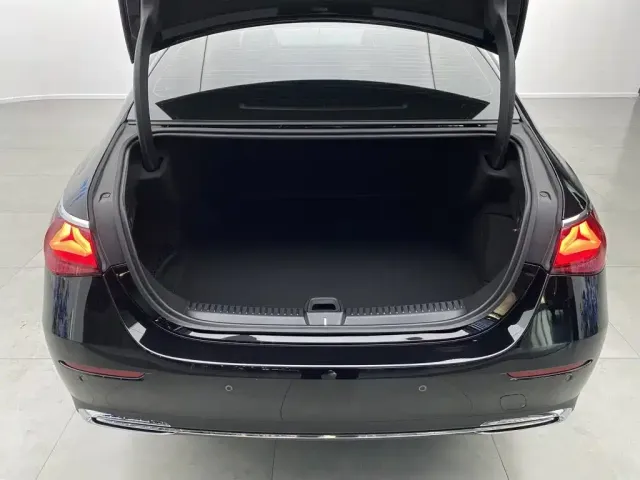 Mercedes-Benz Mercedes-Benz E-Class 2025 Facelift E 300 L Luxury — Фото автомобиля 9