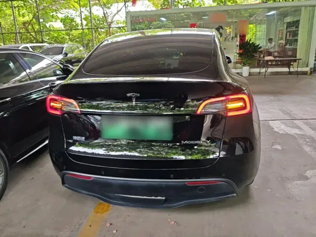 Tesla Model Y — Фото автомобиля 5