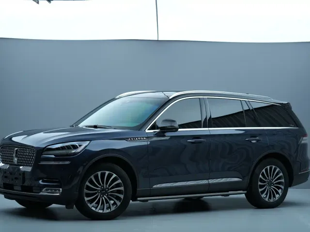 Фотография автомобиля — Lincoln Aviator