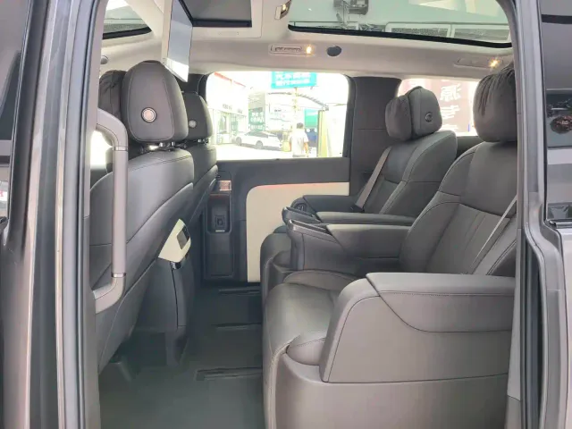 Li Auto MEGA — Фото автомобиля 10