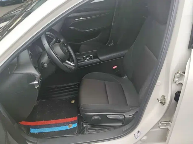 Mazda Axela — Фото автомобиля 14