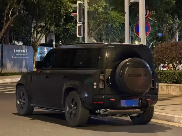 Land Rover Defender — Фото автомобиля 9