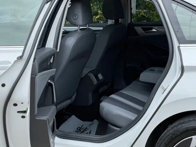 Volkswagen Sagitar — Фото автомобиля 2