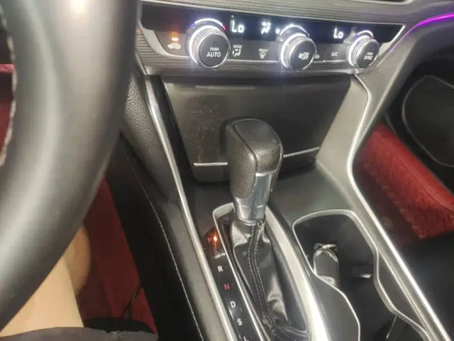 Honda Accord — Фото автомобиля 9