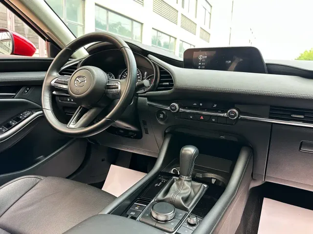 Mazda Axela — Фото автомобиля 7