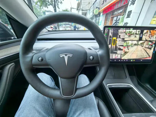 Tesla Model Y — Фото автомобиля 14