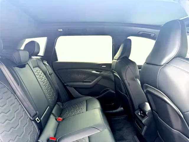 Audi Q6L e-tron — Фото автомобиля 2
