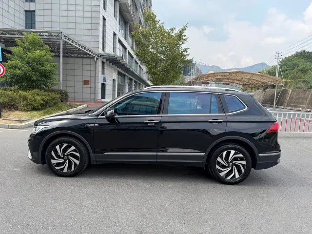 Volkswagen Tiguan L — Фото автомобиля 7