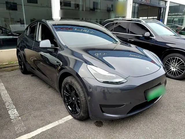 Tesla Model Y — Фото автомобиля 3
