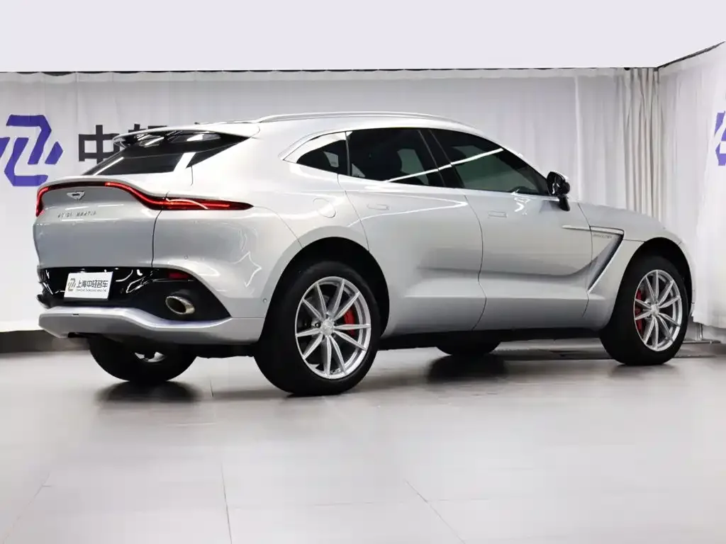 Aston Martin Aston Martin DBX 2023 3.0T STRAIGHT-SIX — Фото автомобиля 3