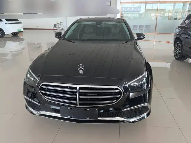 Mercedes-Benz E-Class — Фото автомобиля 2