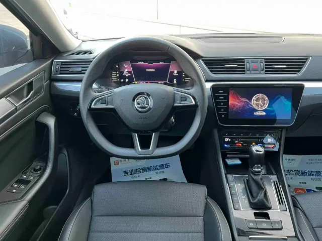 Skoda Superb — Фото автомобиля 12
