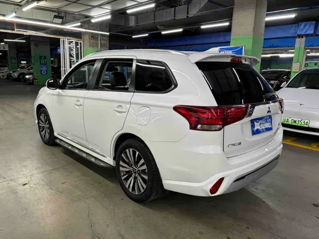 Mitsubishi Outlander — Фото автомобиля 5