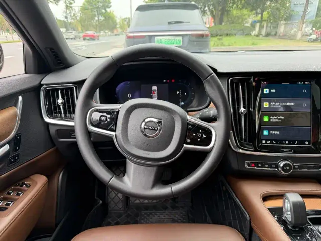 Volvo S90 — Фото автомобиля 14