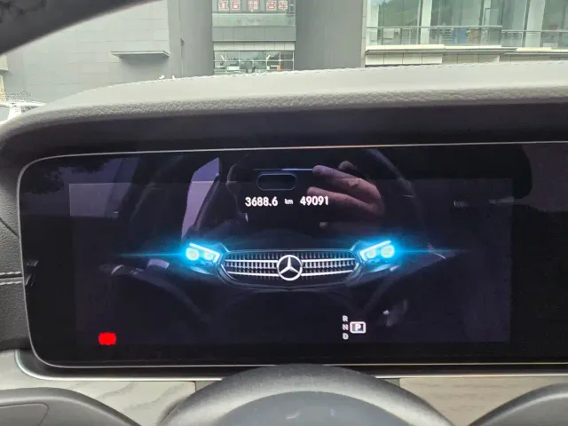 Mercedes-Benz E-Class — Фото автомобиля 11