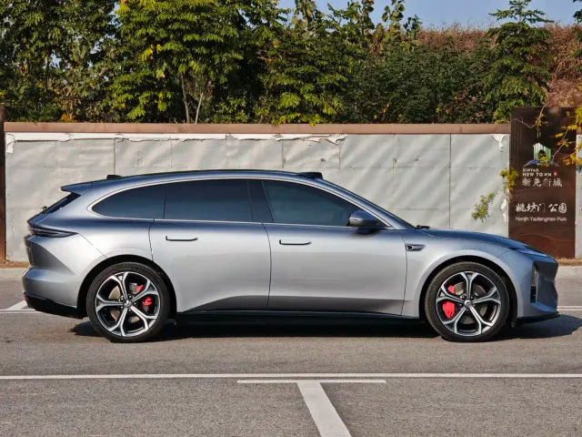 Nio ET5 Touring — Фото автомобиля 6