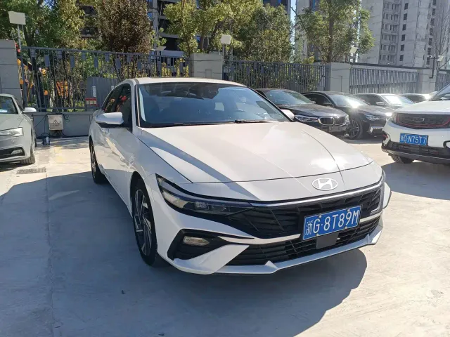 Hyundai Elantra — Фото автомобиля 3