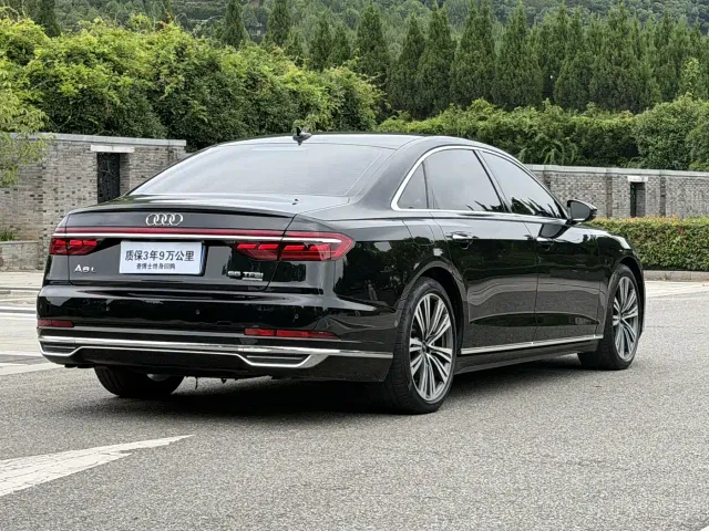 Audi A8 — Фото автомобиля 5