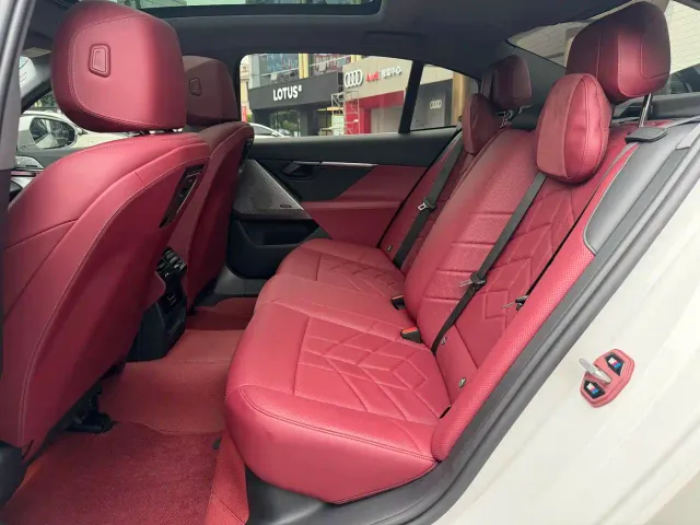 BMW 5 Series — Фото автомобиля 5
