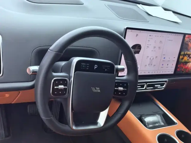 Li Auto L7 — Фото автомобиля 10